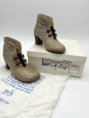 John Fluevog “Operetta” Ankle Boots – Size 7.5 – Cream Leather w/ Wood Heel